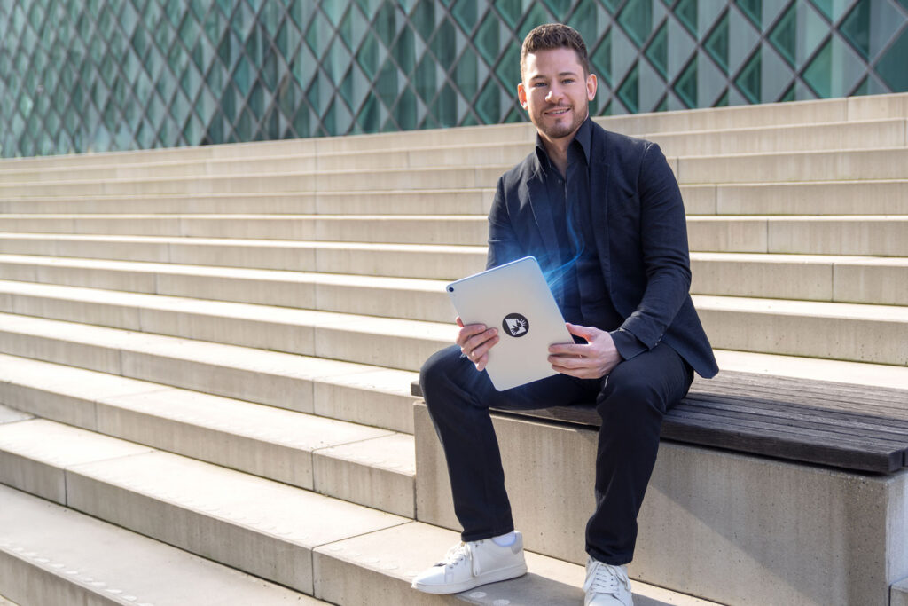 Andreas Axmann, the iPad magician